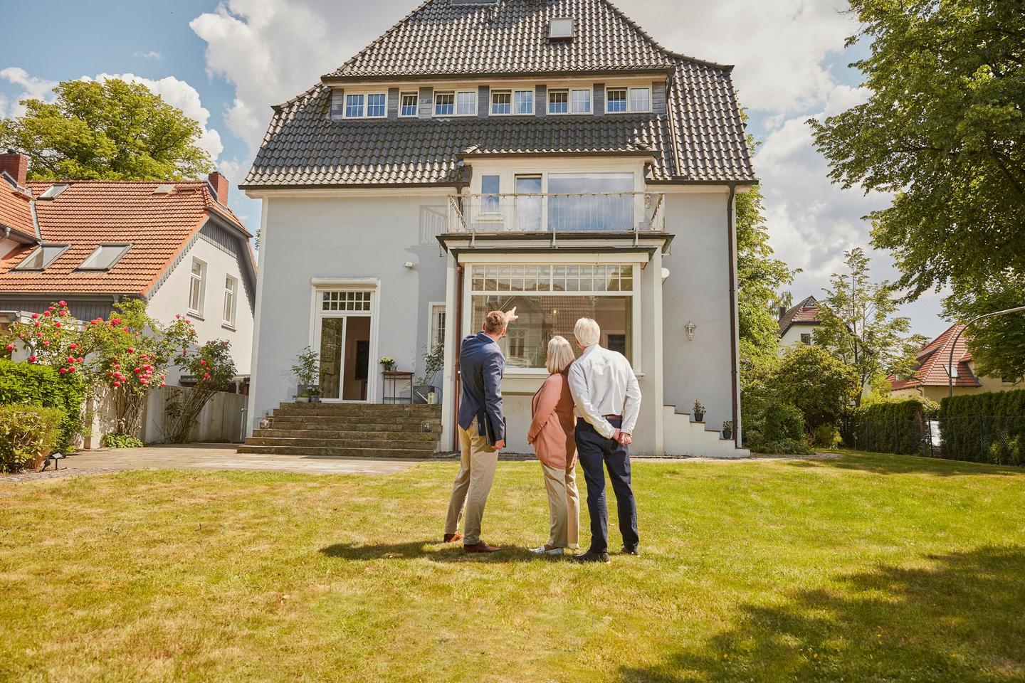 EVLH_Motiv_14_Beratung_vor_Haus_510.jpg